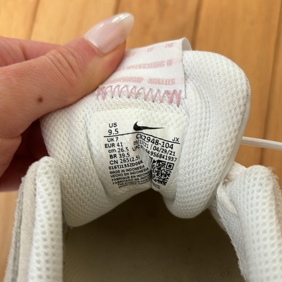 Nike sneakers white and pink size 9.5 - Picture 3 of 4